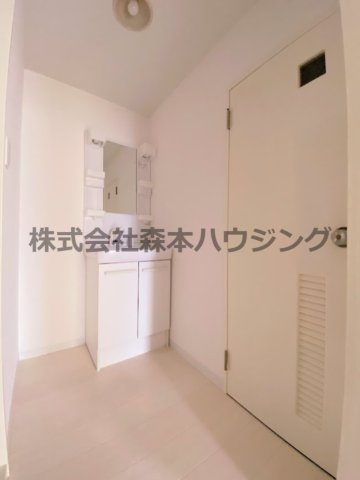 【洗面所】 | 　ウエストプラザ | スペースが確保できる洗面所です