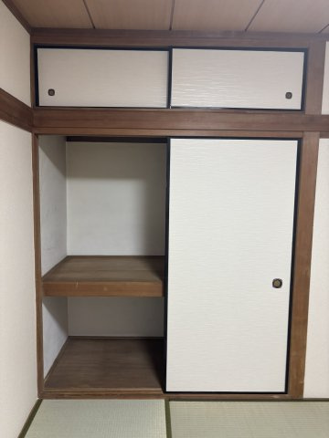 生野東安田貸家の収納