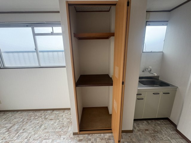 北沢江の木ビルの内装