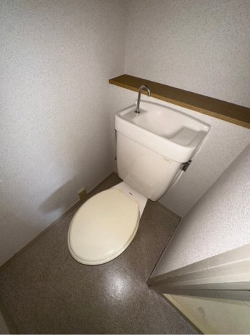 ドムスクラーラのトイレ|※別部屋参考写真