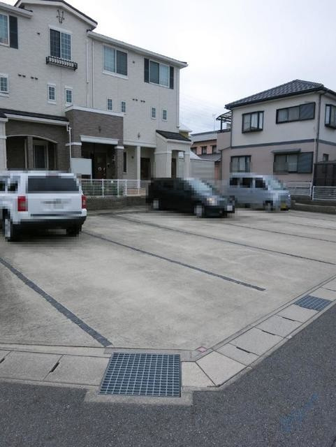 フローラルポイントの駐車場