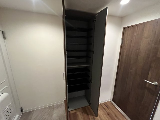 西宮市甲陽園西山町の賃貸マンションの玄関