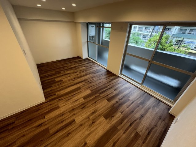 西宮市甲陽園西山町の賃貸マンションの居間・リビング
