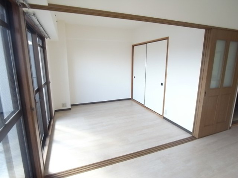 西宮市老松町の賃貸マンションの居間・リビング