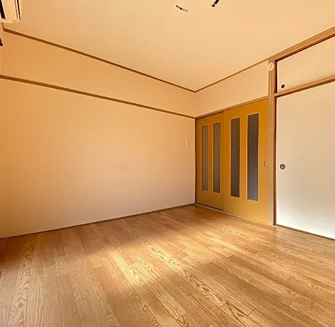 西島ビルの居間・リビング