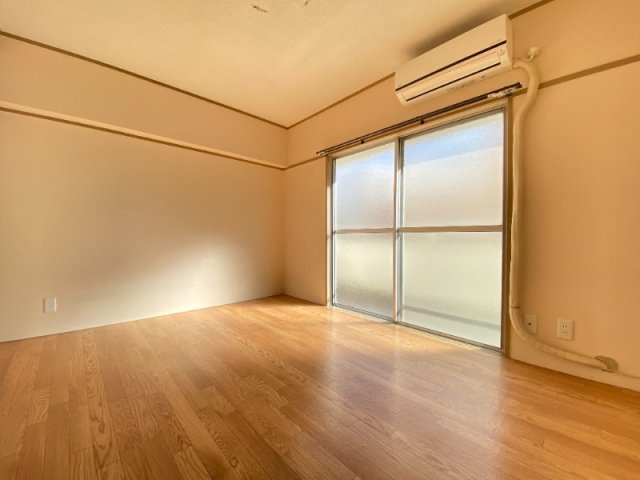 西島ビルの居間・リビング