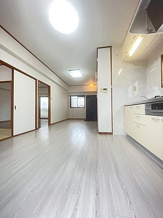 神戸市中央区国香通３丁目の賃貸マンションの居間・リビング
