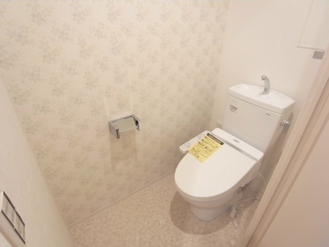 神戸市東灘区森南町２丁目の賃貸マンションのトイレ