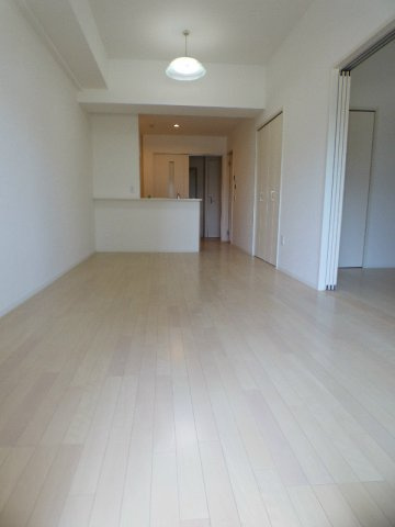 神戸市東灘区森南町２丁目の賃貸マンションの居間・リビング