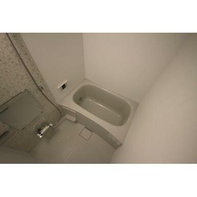 神戸市灘区箕岡通４丁目のアパートの浴室