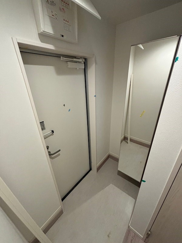 神戸市東灘区深江南町４丁目のアパートの玄関