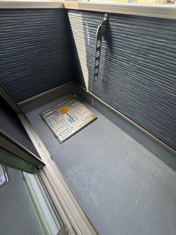 神戸市東灘区深江南町４丁目のアパートのバルコニー