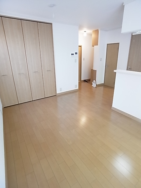 神戸市東灘区本山北町５丁目のアパートの居間・リビング