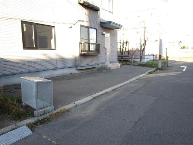川上町10-1-2テラスハウスの駐車場