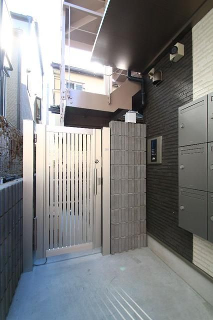 アクティ氷川台のエントランス