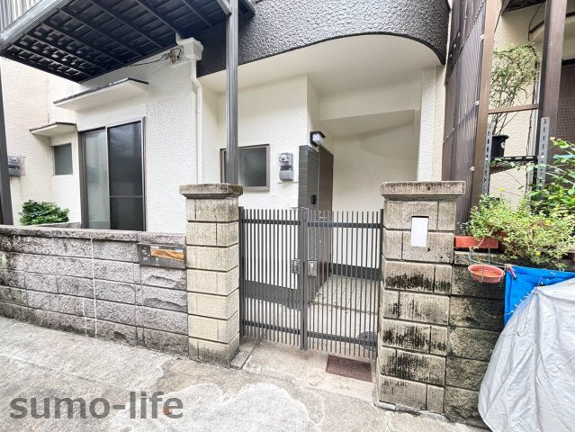 尼崎市瓦宮１丁目中古戸建のエントランス