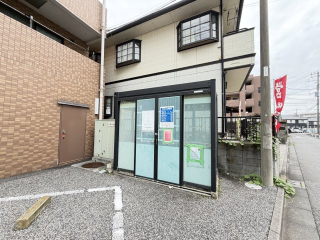 小西第10M＆Sビルの玄関