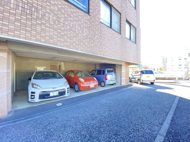 小西第10M＆Sビルの駐車場