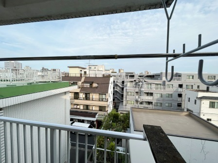 山口第二ビルのバルコニー|※別部屋写真