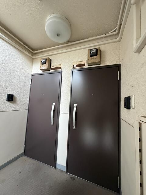 目白ローヤルコーポの玄関