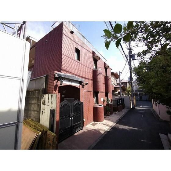 カネトモ新宿マンションの外観