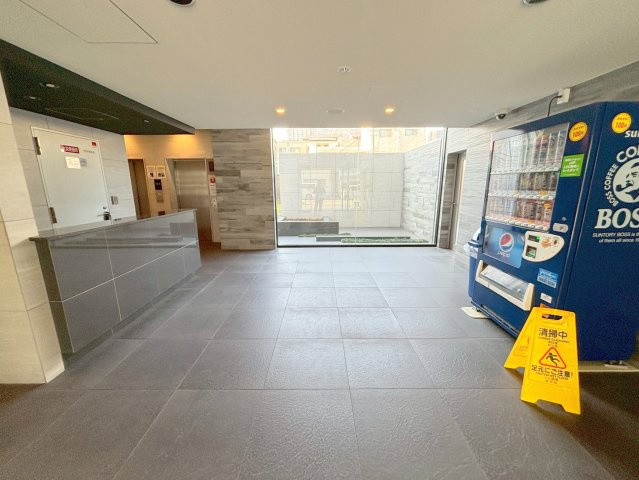 エスライズ新大阪フロントのロビー