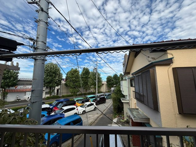 川崎市多摩区宿河原５丁目のアパートのバルコニー