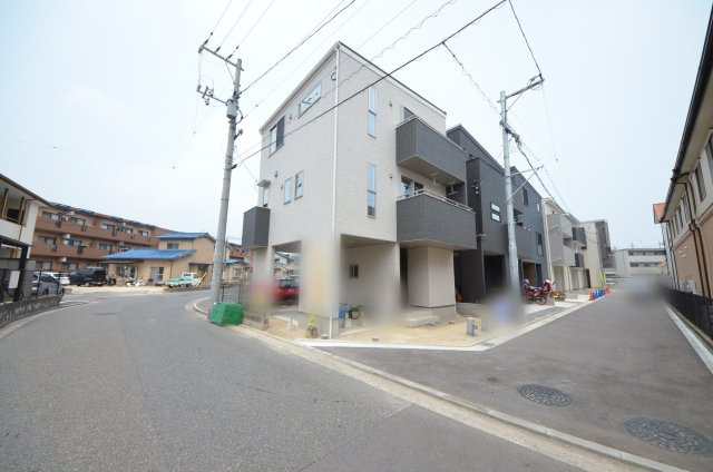東原三丁目の前面道路含む現地写真|前面道路は交通量が少ない為駐車楽々。
駐車2台可能です。