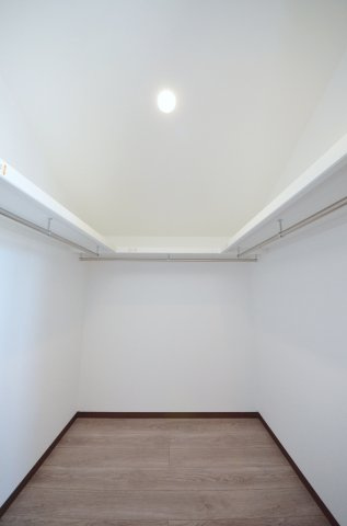 己斐上三丁目の収納|各居室に機能的なクローゼットを完備。タンスなどの大型家具を買い足す必要がないため、お部屋の面積を最大限に活かせます。