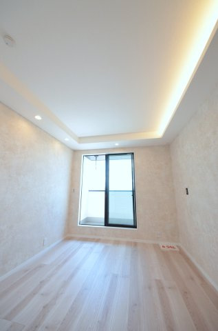 己斐上三丁目の洋室|各居室に機能的なクローゼットを完備。タンスなどの大型家具を買い足す必要がないため、お部屋の面積を最大限に活かせます。