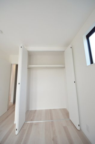己斐上三丁目の収納|各居室に機能的なクローゼットを完備。タンスなどの大型家具を買い足す必要がないため、お部屋の面積を最大限に活かせます。