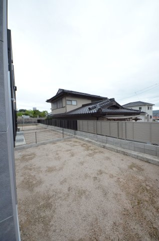対厳山三丁目の庭|敷地東南側に広い庭スペースがあります