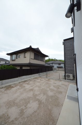 対厳山三丁目の庭|敷地南側に広い庭スペースがあります