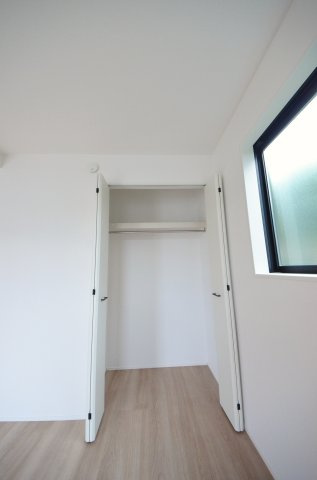 福面二丁目の収納|各居室に機能的なクローゼットを完備。タンスなどの大型家具を買い足す必要がないため、お部屋の面積を最大限に活かせます。
