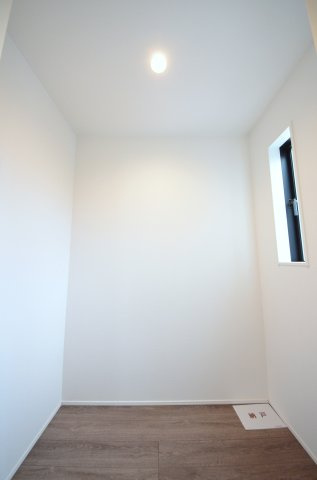 福面二丁目の収納|各居室に機能的なクローゼットを完備。タンスなどの大型家具を買い足す必要がないため、お部屋の面積を最大限に活かせます。