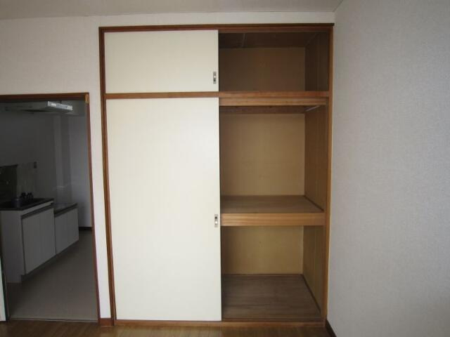 稲城市矢野口の賃貸マンションの収納