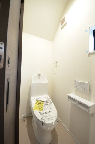 西原二丁目のトイレ|1階トイレ。勿論ウォシュレット付です。