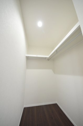 西原二丁目の収納|各居室に機能的なクローゼットを完備。タンスなどの大型家具を買い足す必要がないため、お部屋の面積を最大限に活かせます。