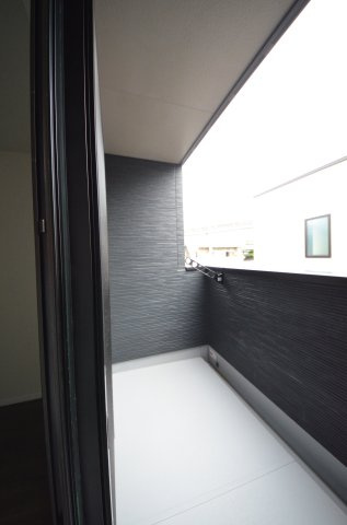 西原二丁目のバルコニー|バルコニーは屋根があるので急な雨でも安心です