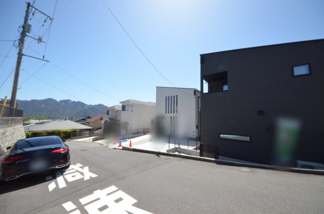 宮島口上一丁目の前面道路含む現地写真|JR宮島口駅徒歩7分
前面道路は交通量が少なく駐車楽々です
