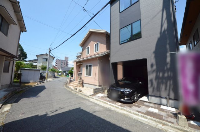江波二本松2丁目の前面道路含む現地写真|前面道路は交通量が少なく駐車楽々です