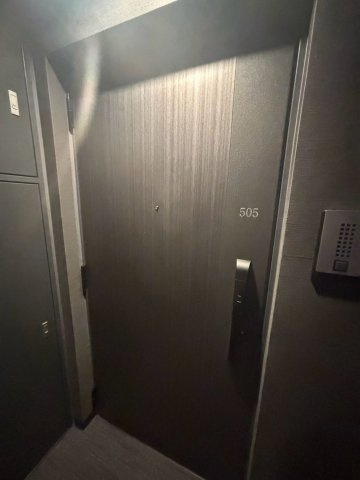 S-RESIDENCE新宿早稲田avelisの玄関