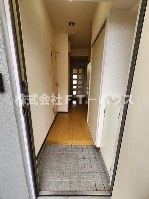 シャインドミールの玄関