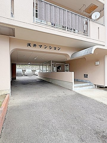 浅井マンションのエントランス