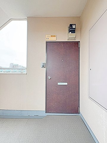浅井マンションの玄関
