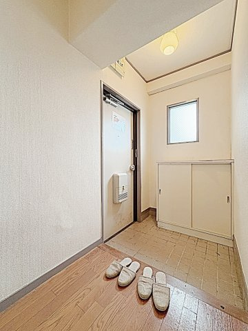 浅井マンションの玄関