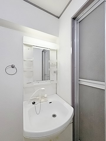浅井マンションの独立洗面台
