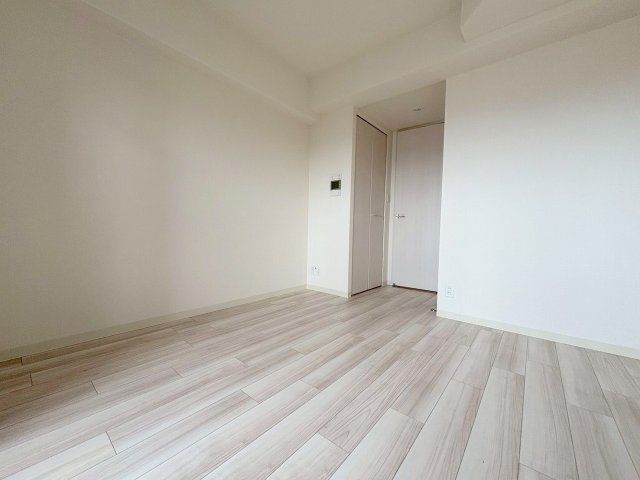 プレサンスブルーム東三国の洋室