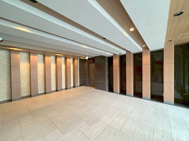 プレサンスブルーム東三国のエントランス