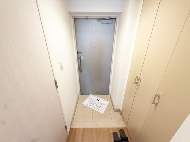 アパートメンツ江坂の玄関